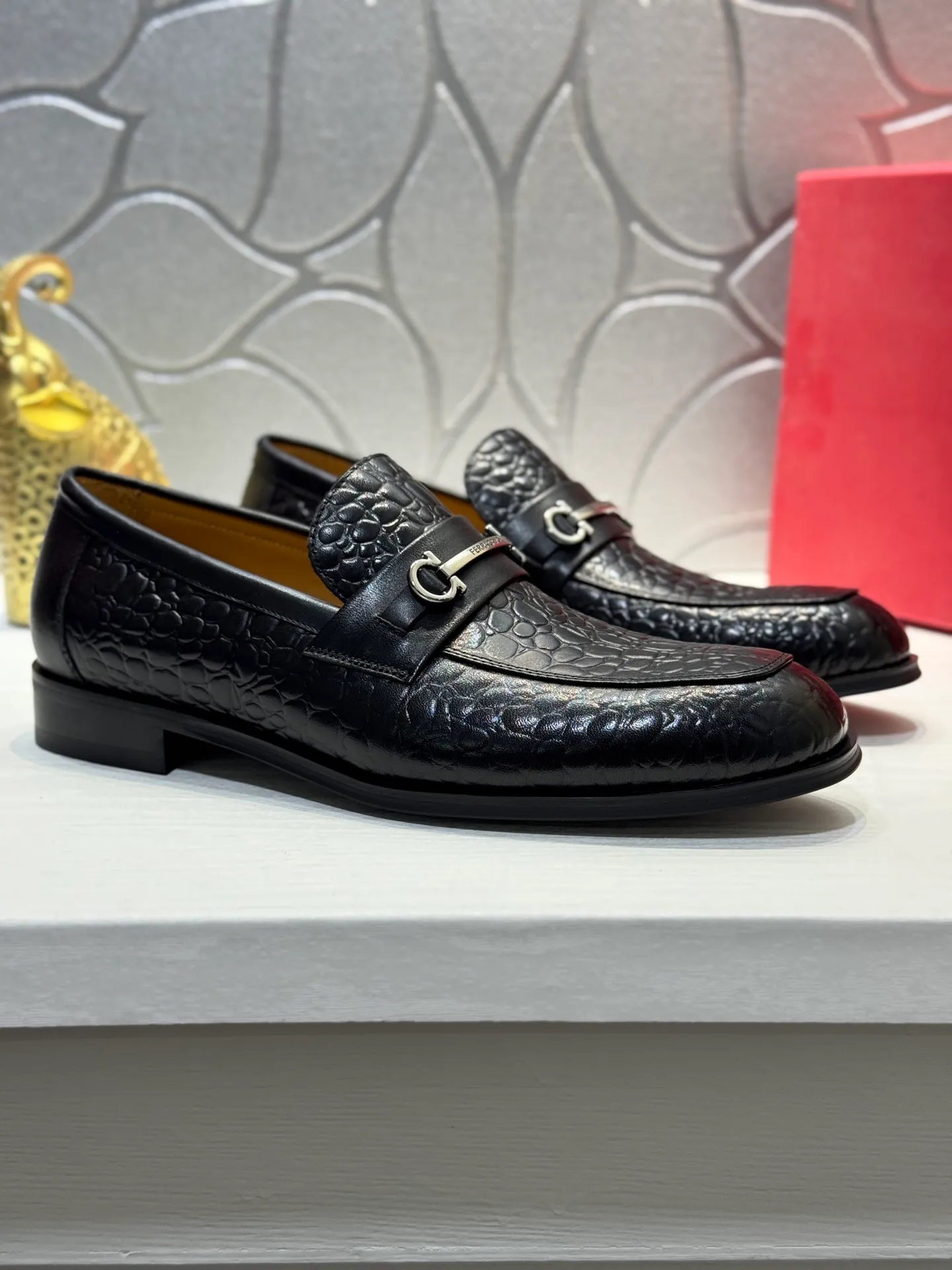Men's shoes 💰460 Ferragamo [Ferragamo] top imported suit men's shoes 💯Original copy of the official website, product materials: selected imported embossed calfskin + luxury hardware buckle accessories ~ imported water-dyed cow 🐂 leather lining. Strong three-dimensional visual effect, original combination outsole, multiple colors available😘 Size: 39-44 (38.45.46.47 customized YS)
